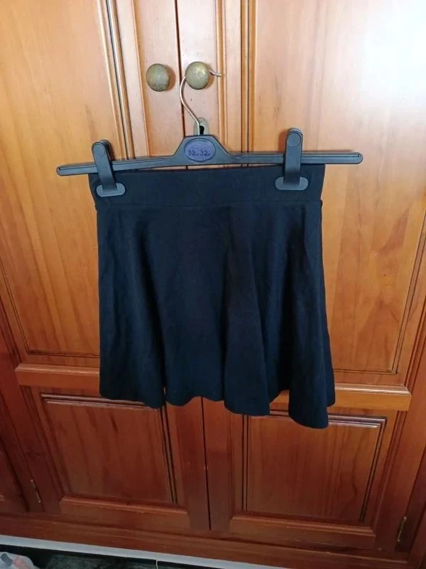 Falda de Vuelo Negra Skater Pull&Bear - Talla S – photo 4